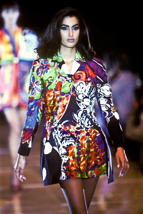 versace anni 90 stile|gianni versace stile.